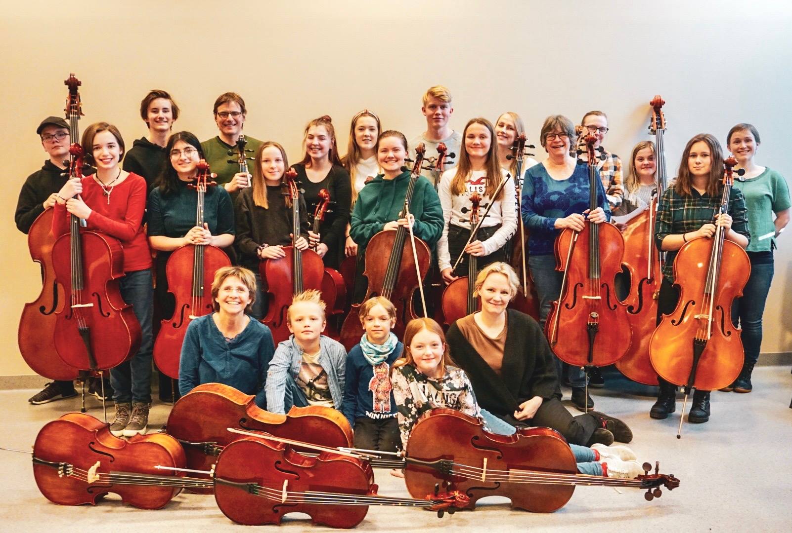 Cellolyd: CelloBassOrama