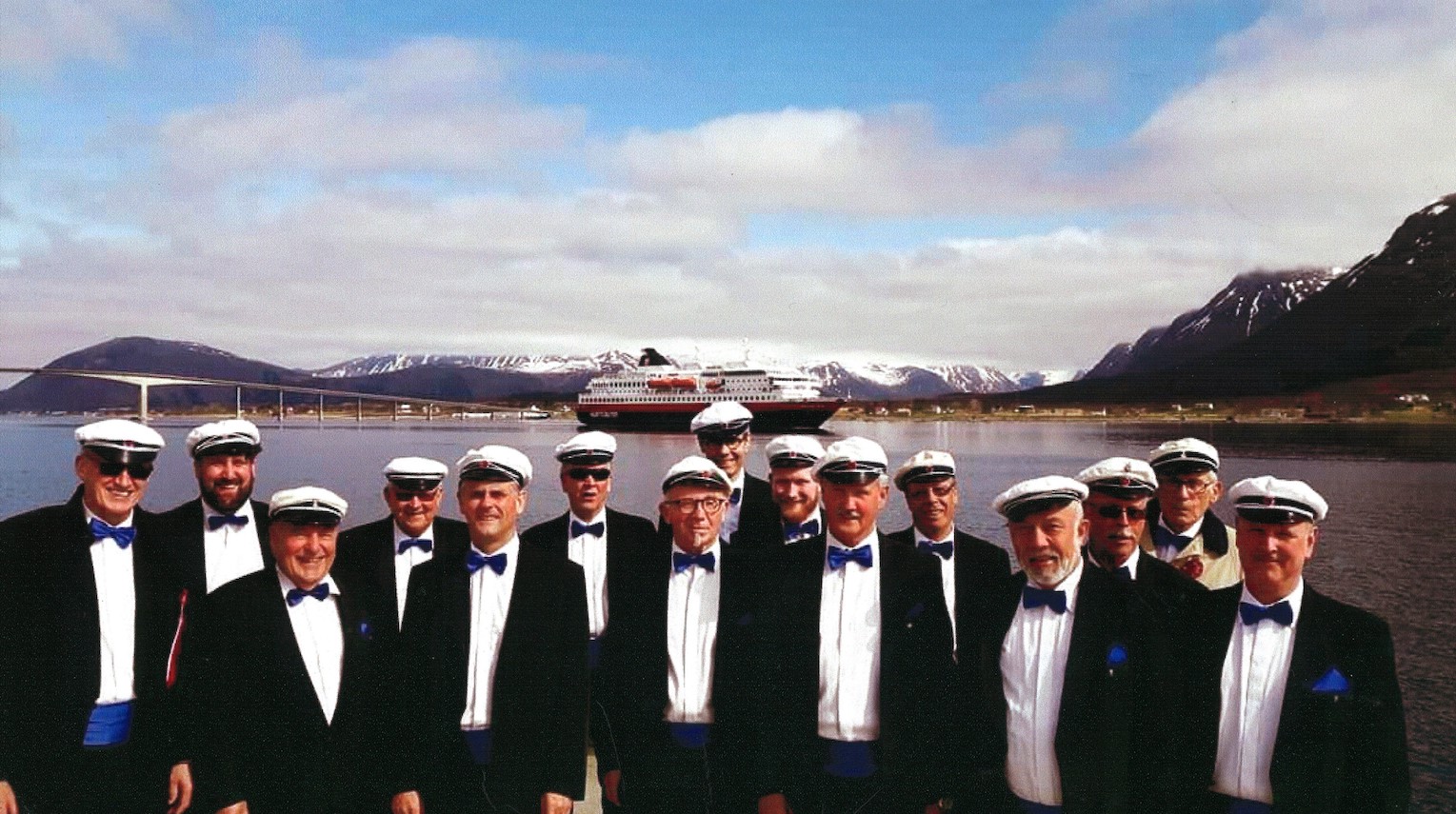 Sortland mannskor synger i Kulturkaféen